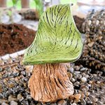 (image for) Leaf Style Chair Figurine Fairy Garden Furniture